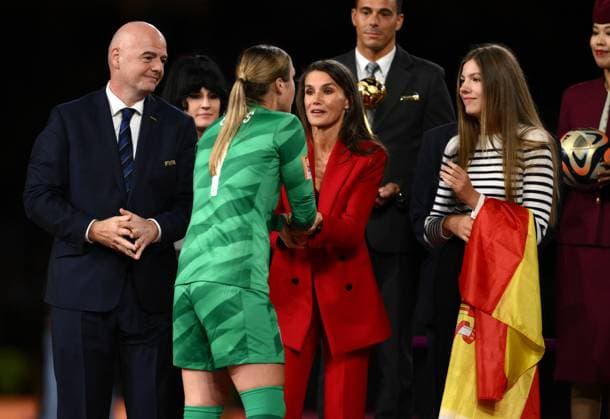 Mandatory Credit: Photo by James Gourley Shutterstock (14058838mh) Mary Earps of England with Queen Letizia of Spain, FIFA President Gianni Infantino and Princess Sofia Spain Women v England Women, FIFA Women s World Cup, Final, Stadium Australia, Sydney, Australia - 20 Aug 2023 Spain Women v England Women, FIFA Women s World Cup, Final, Stadium Australia, Sydney, Australia - 20 Aug 2023  Copyright: xJamesxGourley Shutterstockx 14058838mh