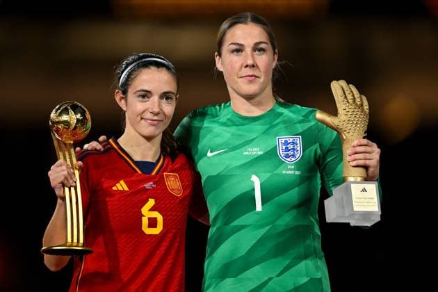 WWC23 FINAL SPAIN ENGLAND, Aitana Bonmati of Spain poses with the Golden Ball and Mary Earps of England with the Golde Glove after the FIFA Women s World Cup 2023 Final soccer match between Spain and England at Stadium Australia in Sydney, Sunday, August 20, 2023. ( NO ARCHIVING, EDITORIAL USE ONLY, NO USE IN BOOKS WITHOUT CONSENT SYDNEY NEW SOUTH WALES AUSTRALIA  Copyright: xDEANxLEWINSx 20230820001833039259