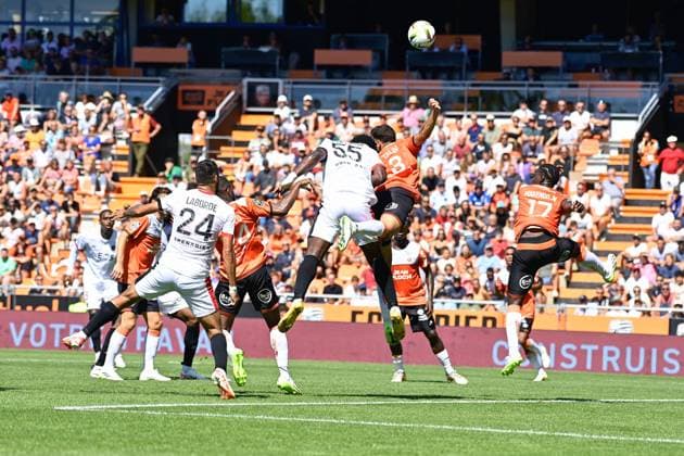 Montassar TALBI ( 3 - FC Lorient ) - Youssuf NDAYISHIMIYE ( 55 - Nice ) - FOOTBALL : Lorient vs Nice - Ligue 1 - 20 08 2023 FedericoPestellini Panoramic 