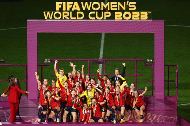 Finale der Fußballweltmeisterschaft der Frauen 20. August 2023, Sydney Finale der Fußballweltmeisterschaft der Frauen 2023 Spanien gegen England Frauen Königin Letizia von Spanien wird von der Trophäenfeier weggeführt Foto Charlotte Wilson Abseits Sydney Australien  Copyright: xCharlottexWilsonx xOffsidexOffside