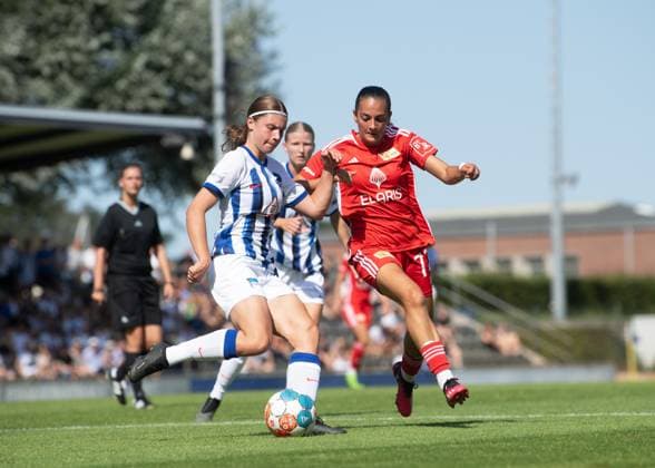 Football, Women, Season 2023 2024, Regionalliga Nordost 1 Matchday , Hertha BSC 1 FC Union Berlin, v l Ronja Borchmeyer 1 Women, Hertha BSC , Athanasia Moraitou 1 Women, 1 FC Union Berlin , 20 08 2023, Copyright: xSebastianxRäppold MatthiasxKochx