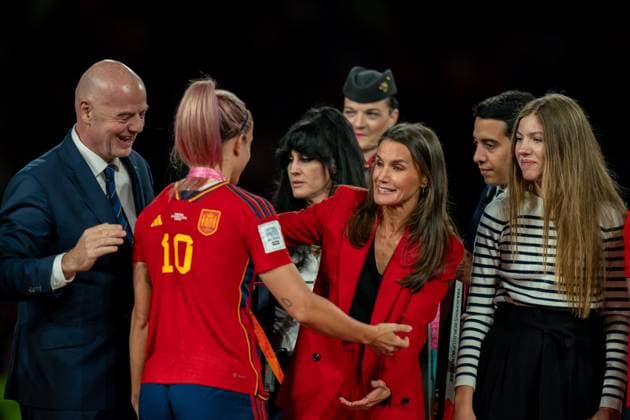 Sydney, Australia, August 20th 2023: Alexia Putellas (11 Spain) hugs Queen Letizia of Spain during the FIFA Womens World Cup 2023 Final football match between Spain and England at Stadium Australia in Sydney, Australia. (Noe Llamas SPP) Copyright: xNoexLlamasx xSPPx spp-en-NoLlSp-20230820-NLA05077