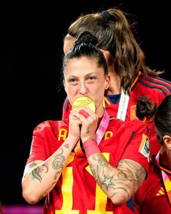 Sydney, Australia, August 20th 2023: Jenni Hermoso (10 Spain) kiss her medal during the ceremony after their victory of the World Cup during the FIFA Womens World Cup 2023 Final football match between Spain and England at Stadium Australia in Sydney, Australia. (Daniela Porcelli SPP) Copyright: xDanielaxPorcellix xSPPx spp-en-DaPoSp-20230821-DP300069