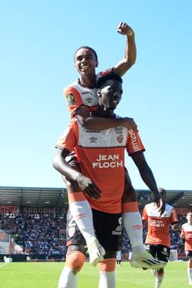 Joie des joueurs de Lorient apres le but de SirinÃ DOUCOURE ( 29 - FC Lorient ) - FOOTBALL : Lorient vs Nice - Ligue 1 - 20 08 2023 FedericoPestellini Panoramic 