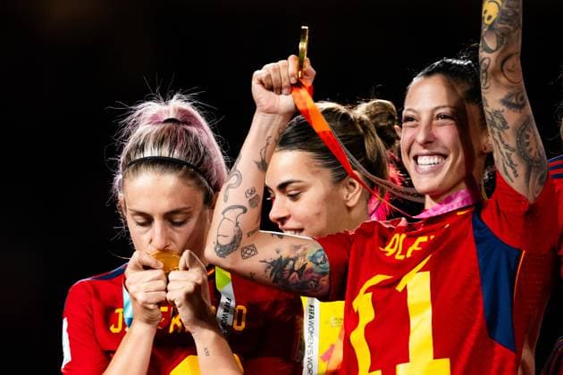 230820 Alexia Putellas and Jennifer Hermoso of Spain celebrate at the medal ceremony after the FIFA Womens World Cup final between Spain and England on August 20, 2023 in Sydney Photo Mathias Bergeld BILDBYRAN code MB MB0706 football soccer football soccer soccer world cup world championship world cup fifa womens world cup final spain england spain 32 dam bbeng football world cup women women jubel  Copyright: MATHIASxBERGELD BB230820MB214