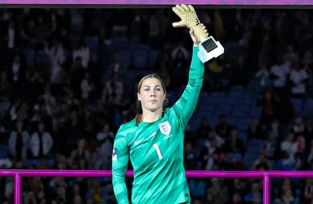 Spain v England Women 2023 FIFA Women™s World Cup 20 08 2023. Cup Final Mary Earps (1) of England wins the Golden Glove Award during the 2023 FIFA Women™s World Cup Final match between Spain and England Women at Stadium Australia, Sydney, Australia on 20 August 2023. Editorial use only , Copyright: xNigelxKeenex PSI-17890-0085