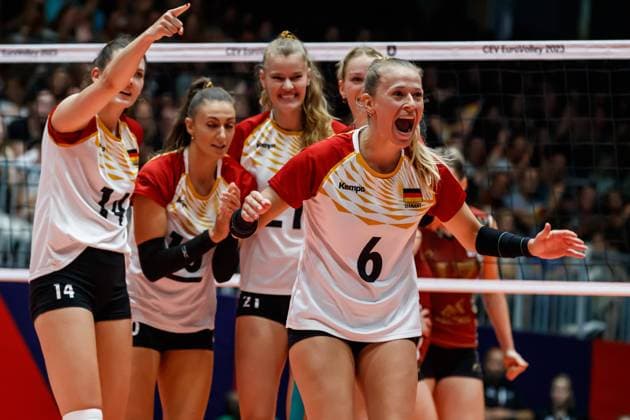 Azerbaijan AZE Germany GER jubilation, celebration at Germany GER , front Antonia Stautz GER, 6 , 8 19 2023, Duesseldorf Germany , Volleyball, CEV EuroVolley 2023 Women xprx