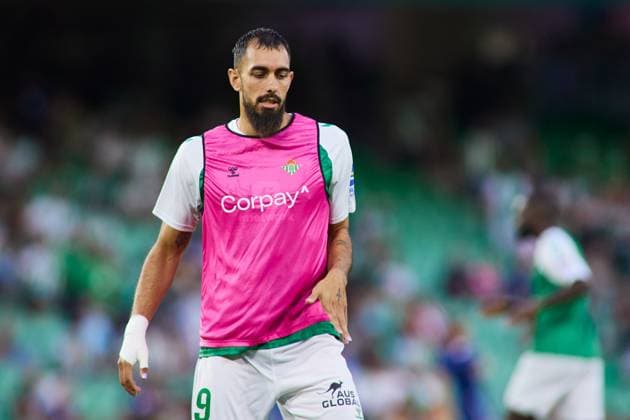 August 20, 2023: Borja Iglesias of Real Betis warms up during the Spanish league, La Liga EA Sports, football match played between Real Betis and Atletico de Madrid at Benito Villamarin stadium on August 20, 2023, in Sevilla, Spain. - ZUMAa181 20230820_zaa_a181_040 Copyright: xJoaquinxCorcherox