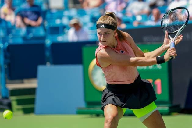 August 20, 2023, Mason, Ohio, USA: Karolina Muchova (CZE) hits a backhand shot during SundayÃ¢â‚¬â ¢s final round of the Western and Southern Open at the Lindner Family Tennis Center, Mason, Oh. Mason USA - ZUMAs304 20230820_zaf_s304_007 Copyright: xScottxStuartx