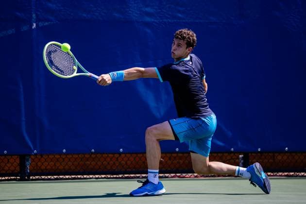 August 20, 2023: Juan Manuel Cerundolo returns against Roman Safiullin during the first round of the 2023 Winston-Salem Open at Wake Forest Tennis Complex in Wnston-Salem, NC. ( ) Wnston-Salem United States - ZUMAc04_ 20230820_zma_c04_349 Copyright: xScottxKinserx