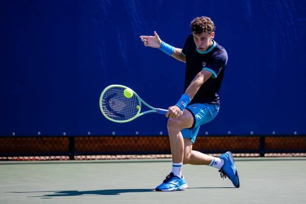 August 20, 2023: Juan Manuel Cerundolo returns against Roman Safiullin during the first round of the 2023 Winston-Salem Open at Wake Forest Tennis Complex in Wnston-Salem, NC. ( ) Wnston-Salem United States - ZUMAc04_ 20230820_zma_c04_355 Copyright: xScottxKinserx