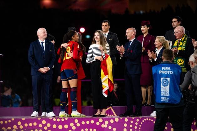 230820 Princess Sofia and Queen Letizia of Spain hand out the FIFA Best Young Players Award to Salma Paralluelo next to Luis Rubiales, President of the Spanish Football Association far right during the FIFA Womens World Cup final between Spain and England on August 20, 2023 in Sydney Photo Mathias Bergeld BILDBYRAN code MB MB0706 football soccer football soccer soccer world cup football world championship world cup fifa womens world cup final spain 32 dam bbeng football world cup women women  Copyright: MATHIASxBERGELD BB230820MB231