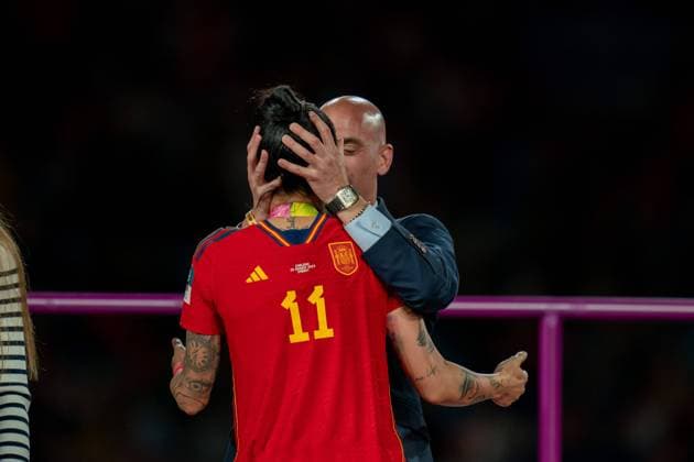 Sydney, Australia, August 20th 2023: Jenni Hermoso (10 Spain) is kissed by president of the RFEF Luis Rubiales during the FIFA Womens World Cup 2023 Final football match between Spain and England at Stadium Australia in Sydney, Australia. (Noe Llamas SPP) Copyright: xNoexLlamasx xSPPx spp-en-NoLlSp-20230820-NLA05111