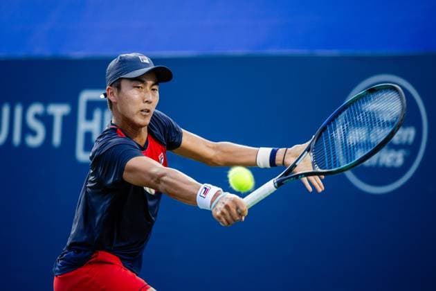 August 22, 2023: Rinky Hijikata returns the ball during the second round of the 2023 Winston-Salem Open at Wake Forest Tennis Complex in Wnston-Salem, NC. ( ) Wnston-Salem United States - ZUMAc04_ 20230822_zma_c04_135 Copyright: xScottxKinserx
