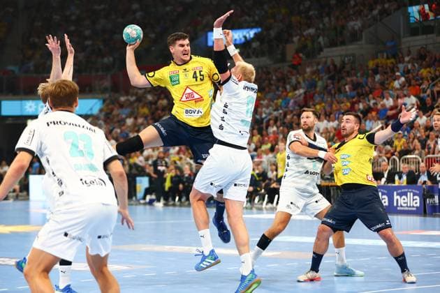 Sport Themen der Woche KW34 Sport Bilder des Tages GER, THW Kiel vs. Rhein-Neckar Loewen, Handball, Pixum Super Cup 2023, Spielzeit 2023 2024, 23.08.2023 Torchance fuer Halil Jaganjac (Rhein-Neckar Loewen) Duesseldorf NRW Deutschland *** GER, THW Kiel vs Rhein Neckar Loewen, handball, Pixum Super Cup 2023, season 2023 2024, 23 08 2023 goal chance for Halil Jaganjac Rhein Neckar Loewen Duesseldorf NRW Germany Copyright: xkolbert-press AntxPalmerx