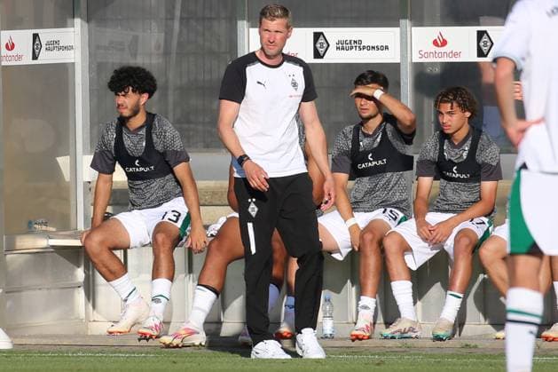 Mönchengladbach, Germany 23 August 2023 A Junior Bundesliga 2023 24 Borussia Mönchengladbach U19 vs Fortuna Düsseldorf U19 In picture coach Oliver Kirch Borussia Mönchengladbach U19 Fohlenplatz Nordrhein Westfalen Copyright: xFotostandx xVanxderxVeldenx