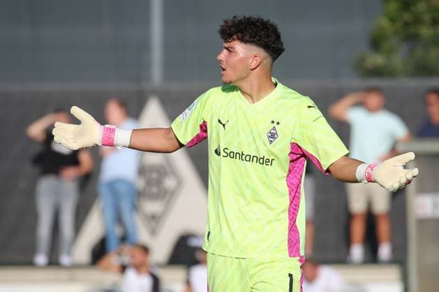 Mönchengladbach, Germany 23 August 2023 A Junior Bundesliga 2023 24 Borussia Mönchengladbach U19 vs Fortuna Düsseldorf U19 In the picture Tiago Pereira Cardoso Borussia Mönchengladbach U19 gestures on the pitch Fohlenplatz Nordrhein Westfalen Copyright: xFotostandx xVanxderxVeldenx