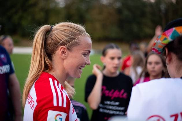 Glodis Perla Viggosdottir FC Bayern Muenchen, 04 at the fans, GER, FC Bayern Muenchen vs TSG 1899 Hoffenheim, football women Bundesliga test match, season 2023 2024, 23 08 2023 GER, FC Bayern Muenchen vs TSG 1899 Hoffenheim, football women Bundesliga test match, season 2023 2024, 23 08 2023 Mietingen Copyright: xEibner-Pressefoto Memmlerx EP_MMR