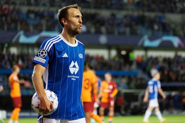 Forste playoff kamp til UEFA Champions League i fotball 2023: Molde - Galatasaray (2-3) Molde 20230823. Moldes Magnus Wolff Eikrem pa vei for ta hjornespark under playoff kampen til Champions League i fotball mellom Molde og Galatasaray pa Aker Stadion. Foto: Svein Ove Ekornesvag NTB Molde Norge EDITORIAL USE ONLY. RESTRICTED USE FOR BETTING COMPANIES Ref:_SPOU5GfkfBzUj8.jpg  Copyright: xSveinxOvexEkornesvagx xNTBx