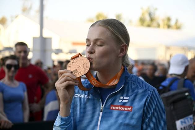 Bronze medalist, Wilma Murto of Finland after the medal ceremony for women s pole vault at the IAAF World Athletics Championships in Budapest on August 24, 2023. Budapest Hungary LKFTJK20230824194037QUSY  Copyright: xAnttixAimo-Koivistox LKFTJK20230824194037QUSY