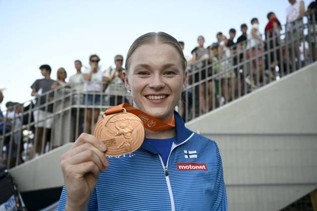 Bronze medalist, Wilma Murto of Finland after the medal ceremony for women s pole vault at the IAAF World Athletics Championships in Budapest on August 24, 2023. Budapest Hungary LKFTJK20230824194048AYRK  Copyright: xAnttixAimo-Koivistox LKFTJK20230824194048AYRK