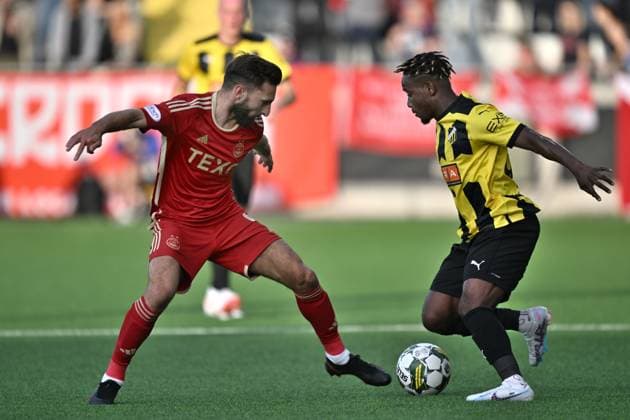 GÖTEBORG 20230824 Aberdeens Graeme Shinnie and Häckens Ibrahim Sadiq battle for the ball during Thursdays Europa League play-off first leg match between BK Häcken and Aberdeen FC at Bravida arena GÖTEBORG SVERIGE x9200x  Copyright: xBjörnxLarssonxRosvall TTx EUROPA LEAGUE HÄCKEN-ABERDEEN