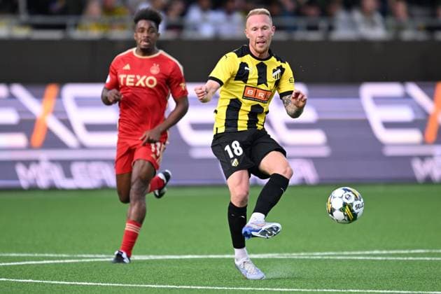 GÖTEBORG 20230824 Aberdeens Luis Lopes, left, and Häckens Mikkel Rygard Hansen during Thursdays Europa League play-off, first match, between BK Häcken and Aberdeen FC at Bravida arena GÖTEBORG SVERIGE x9200x  Copyright: xBjörnxLarssonxRosvall TTx EUROPA LEAGUE HÄCKEN-ABERDEEN