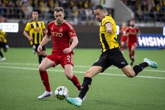 GÖTEBORG 20230824 Häckens Amor Layouni against Aberdeens Nicky Devlin during Thursdays Europa League play off, first match, between BK Häcken and Aberdeen FC at Bravida arena GÖTEBORG SVERIGE x9200x  Copyright: xAlbinxWiding TTx EUROPA LEAGUE HÄCKEN-ABERDEEN