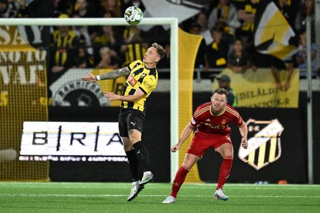 GÖTEBORG 20230824 Häckens Jacob Barrett against Aberdeens Nicky Devlin during Thursdays Europa League play off, first match, between BK Häcken and Aberdeen FC at Bravida arena GÖTEBORG SVERIGE x9200x  Copyright: xBjörnxLarssonxRosvall TTx EUROPA LEAGUE HÄCKEN-ABERDEEN