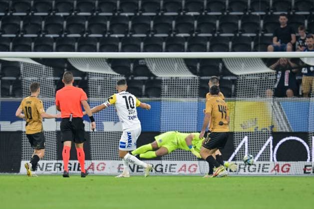 SOCCER - UEFA EL, LASK vs Zrinjski LINZ,AUSTRIA,24.AUG.23 - SOCCER - UEFA Europa League, qualification, Linzer ASK vs HSK Zrinjski Mostar. Image shows Marko Maric (Zrinjski) and Robert Zulj (LASK).  GEPAxpictures xChristianxMoser