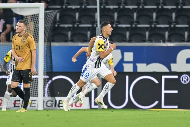 SOCCER - UEFA EL, LASK vs Zrinjski LINZ,AUSTRIA,24.AUG.23 - SOCCER - UEFA Europa League, qualification, Linzer ASK vs HSK Zrinjski Mostar. Image shows the rejoicing of team LASK with Robert Zulj (LASK).  GEPAxpictures xChristianxMoser