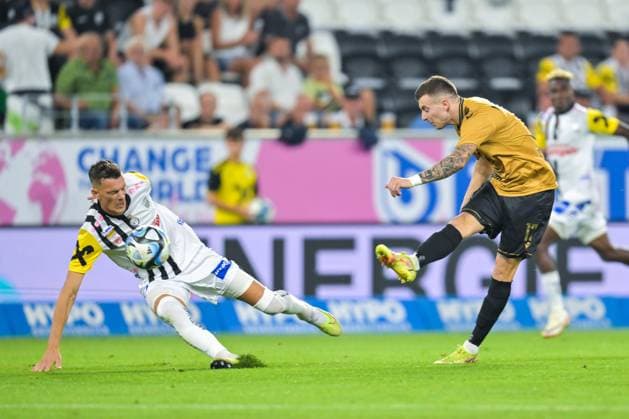 SOCCER - UEFA EL, LASK vs Zrinjski LINZ,AUSTRIA,24.AUG.23 - SOCCER - UEFA Europa League, qualification, Linzer ASK vs HSK Zrinjski Mostar. Image shows Felix Luckeneder (LASK) and Matija Malekinusic (Zrinjski).  GEPAxpictures xChristianxMoser