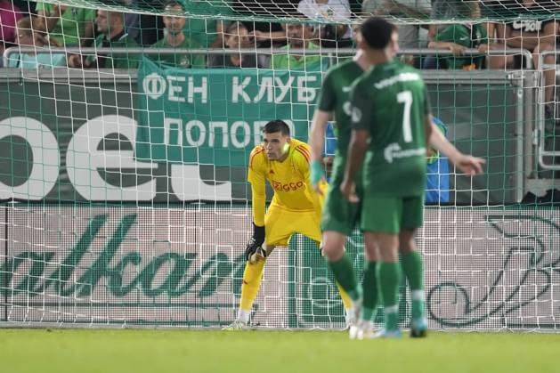 RAZGRAD, Bulgaria, 24-08-2023, football, Huvepharma Arena, Europa League qualification, season 2023 2024, during the match Ludogorets - Ajax, Ajax goalkeeper Jay Gorter laser on his face Ludogorets - Ajax  x22054677x Copyright: