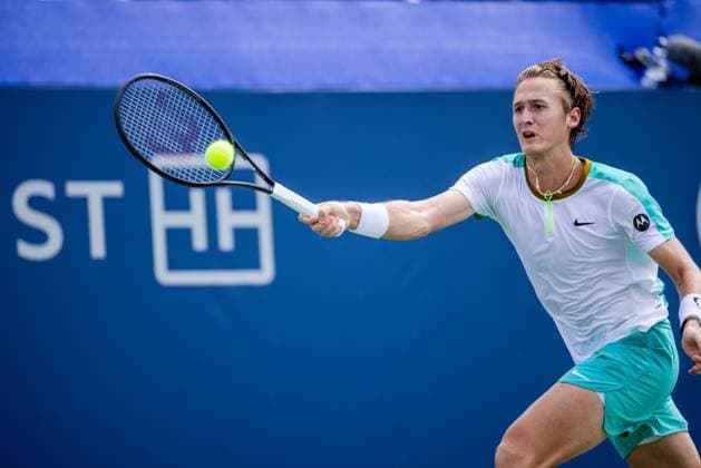 August 24, 2023: Sebastian Korda returns the ball to Richard Gasquet during the quarterfinals of the 2023 Winston-Salem Open at Wake Forest Tennis Complex in Wnston-Salem, NC. ( CSM) Wnston-Salem United States - ZUMAc04_ 20230824_zma_c04_004 Copyright: xScottxKinserx
