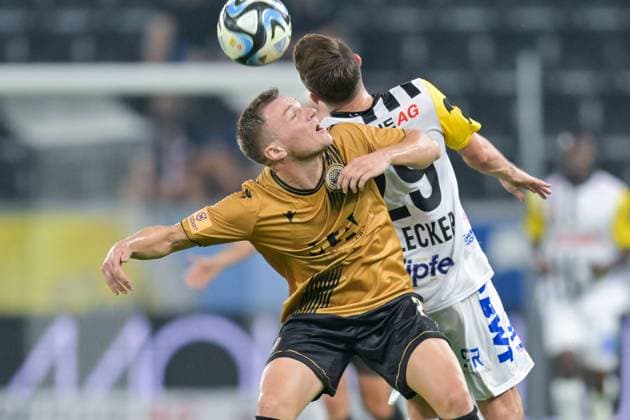 SOCCER - UEFA EL, LASK vs Zrinjski LINZ,AUSTRIA,24.AUG.23 - SOCCER - UEFA Europa League, qualification, Linzer ASK vs HSK Zrinjski Mostar. Image shows Antonio Ivancic (Zrinjski) and Florian Flecker (LASK).  GEPAxpictures xChristianxMoser