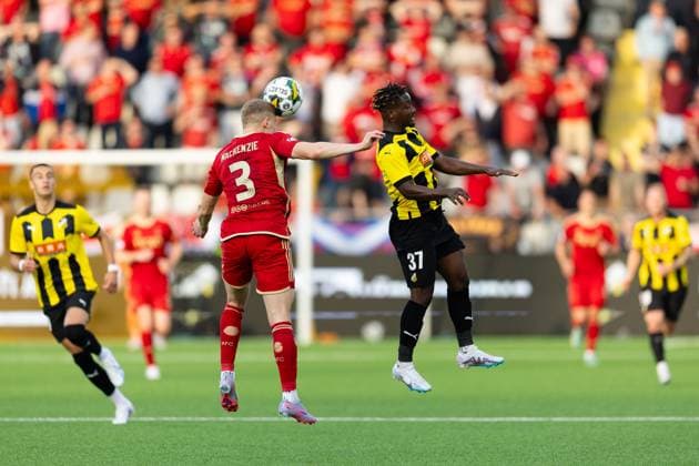 230824 Jack Mackenzie of Aberdeen and Ibrahim Sadiq of Häcken during the UEFA Europa League play off match between Häcken and Aberdeen on August 24, 2023 in Göteborg Photo Michael Erichsen BILDBYRAN COP 89 MI0526 aberdeen bbeng football fotball fotboll fotboll häcken soccer uefa europa league  Copyright: MICHAELxERICHSEN BB230824MI074