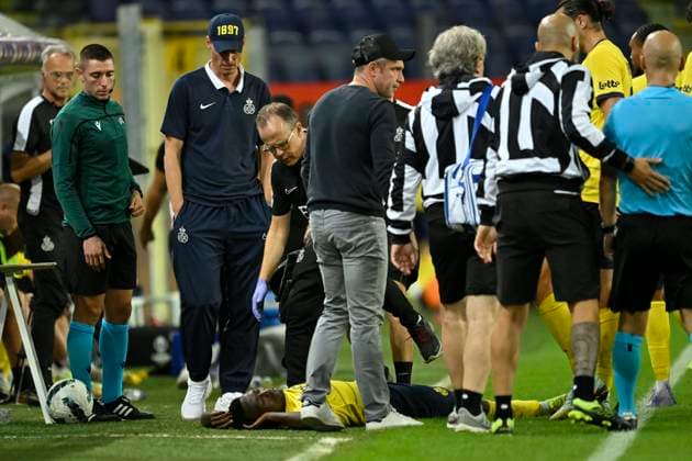 Sport Bilder des Tages Fußball, EL Quali, Royale Union Saint Gilloise - FC Lugano Union SG v FC Lugano - UEFA Europa League BRUSSELS, BELGIUM - AUGUST 24 : Amani Lazare midfielder of Union St-Gilloise with an injury during the UEFA Europa League Play-offs, 1st leg match between Union SG and FC Lugano at the Anderlecht stadium on August 24, 2023 in Brussels, Belgium, 24 08 2023 Brussels Belgium  Copyright: xNicoxVereeckenx