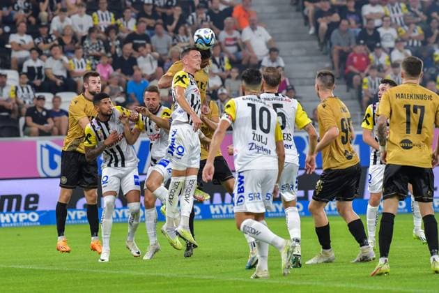 SOCCER - UEFA EL, LASK vs Zrinjski LINZ,AUSTRIA,24.AUG.23 - SOCCER - UEFA Europa League, qualification, Linzer ASK vs HSK Zrinjski Mostar. Image shows players of both teams.  GEPAxpictures xChristianxMoser