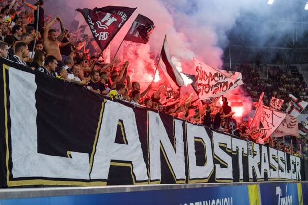 SOCCER - UEFA EL, LASK vs Zrinjski LINZ,AUSTRIA,24.AUG.23 - SOCCER - UEFA Europa League, qualification, Linzer ASK vs HSK Zrinjski Mostar. Image shows the fans of LASK with bengals.  GEPAxpictures xChristianxMoser