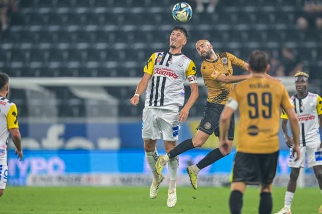 SOCCER - UEFA EL, LASK vs Zrinjski LINZ,AUSTRIA,24.AUG.23 - SOCCER - UEFA Europa League, qualification, Linzer ASK vs HSK Zrinjski Mostar. Image shows Robert Zulj (LASK) and Dario Canadjija (Zrinjski).  GEPAxpictures xChristianxMoser