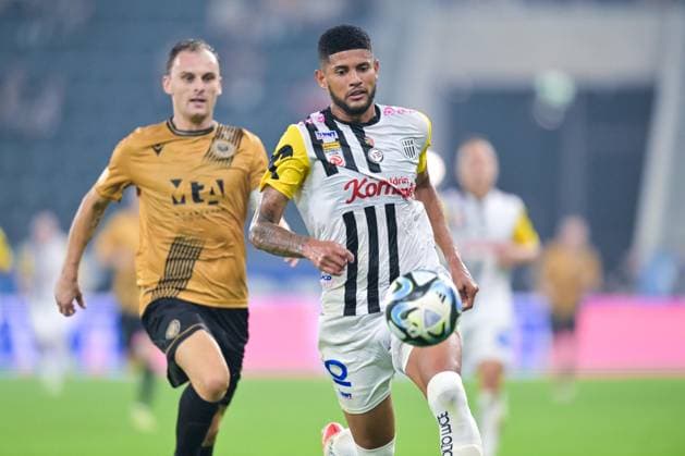 SOCCER - UEFA EL, LASK vs Zrinjski LINZ,AUSTRIA,24.AUG.23 - SOCCER - UEFA Europa League, qualification, Linzer ASK vs HSK Zrinjski Mostar. Image shows Andres Andrade (LASK) and Nemanja Bilbija (Zrinjski).  GEPAxpictures xChristianxMoser