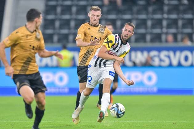 SOCCER - UEFA EL, LASK vs Zrinjski LINZ,AUSTRIA,24.AUG.23 - SOCCER - UEFA Europa League, qualification, Linzer ASK vs HSK Zrinjski Mostar. Image shows Rene Renner (LASK) and Antonio Ivancic (Zrinjski).  GEPAxpictures xChristianxMoser