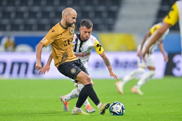 SOCCER - UEFA EL, LASK vs Zrinjski LINZ,AUSTRIA,24.AUG.23 - SOCCER - UEFA Europa League, qualification, Linzer ASK vs HSK Zrinjski Mostar. Image shows Dario Canadjija (Zrinjski) and Sascha Horvath (LASK).  GEPAxpictures xChristianxMoser