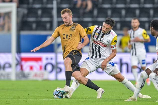 SOCCER - UEFA EL, LASK vs Zrinjski LINZ,AUSTRIA,24.AUG.23 - SOCCER - UEFA Europa League, qualification, Linzer ASK vs HSK Zrinjski Mostar. Image shows Mato Stanic (Zrinjski) and Robert Zulj (LASK).  GEPAxpictures xChristianxMoser