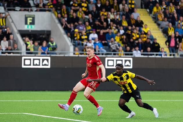 230824 Jack Mackenzie of Aberdeen and Ibrahim Sadiq of Häcken during the UEFA Europa League play off match between Häcken and Aberdeen on August 24, 2023 in Göteborg Photo Michael Erichsen BILDBYRAN COP 89 MI0526 aberdeen bbeng football fotball fotboll fotboll häcken soccer uefa europa league  Copyright: MICHAELxERICHSEN BB230824MI112