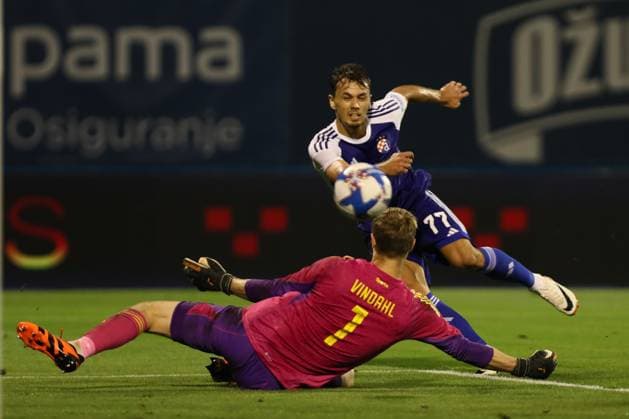 Zagreb, 24.08.2023. - Stadion Maksimir, UEFA Europa League, Play-offs, 1st leg. GNK Dinamo Zagreb - Sparta Praha 3:1. Dario Spikic (77) vs Peter Vindahl Jensen (1) 