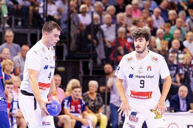 Andreas Magaard Handball Sport Verein Hamburg, 04 , Jacob Lassen Handball Sport Verein Hamburg, 09 SG Flensburg Handewitt vs Handball Sport Verein Hamburg, handball, matchday 1, season 2023 2024, 24 08 2023 SG Flensburg Handewitt vs Handball Sport Verein Hamburg, handball, matchday 1, season 2023 2024, 24 08 2023 Flensburg Copyright: xEibnerxPressefoto MarcelxvonxFehrnx EP_MFN
