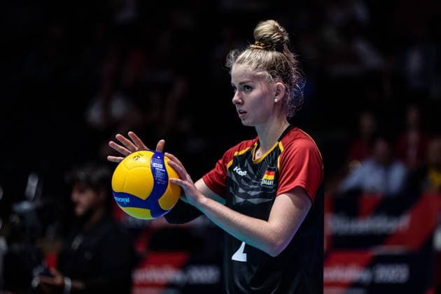 CEV EuroVolley 2023 Turkey Germany Castello Düsseldorf Germany, 24 08 2023 concentrated Pia KÄSTNER GER, 2 with ball group match Turkey Turkey vs Germany at the European Womens Volleyball Championship on 24 August 2023 at CASTELLO Düsseldorf D LIVE Copyright: xBEAUTIFULxSPORTS Meurerx