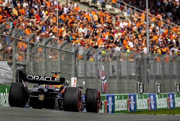 ZANDVOORT - Max Verstappen (Red Bull Racing) during the 1st free practice session ahead of the F1 Grand Prix of the Netherlands at Circuit Zandvoort on August 24, 2023 in Zandvoort, Netherlands. ANP REMKO DE WAAL F1 Grand Prix of The Netherlands 2023 24 xVIxANPxSportx xxANPxIVx 476265823 originalFilename: 476265823.jpg