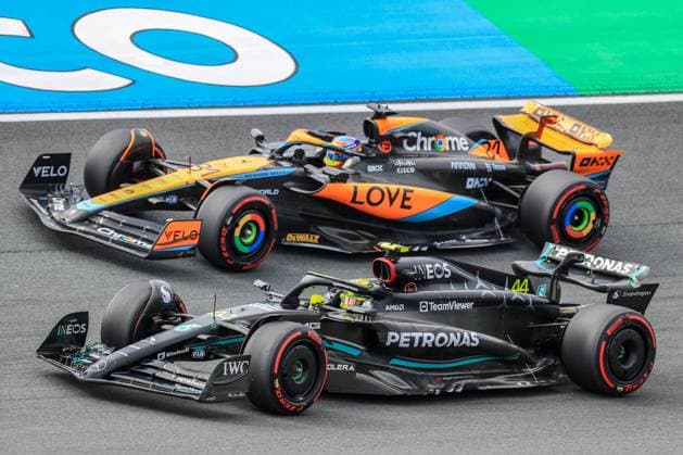 FORMULA 1 HEINEKEN DUTCH GRAND PRIX 2023 Lewis Hamilton 44 (GBR), Mercedes AMG Petronas W14 Oscar Piastri 81 (Aus), McLaren MCL-60 during the FORMULA 1 HEINEKEN DUTCH GP at CM.com Circuit Zandvoort, Zandvoort, Netherlands on 25 August 2023 Editorial Use Only Copyright: xIMAGO EveryxSecondxMediax ESM-0785-0011